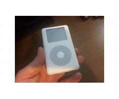 +++ Vintage iPod 2004 -- Very Cool, Excellent Condition! +++