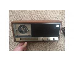 Vintage Radio -- Toshiba AM/FM, Wood Cabinet, Nice!