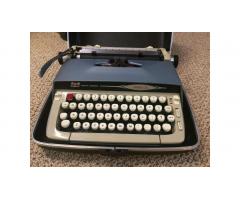 Vintage Typewriter -- Smith Corona Galaxie Two
