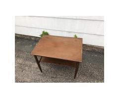 Mid-Century Modern End Table -- Handsome Piece!