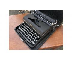 Royal Quiet De Luxe Typewriter -- Vintage, Very Nice!
