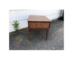Mid-Century Modern End Table -- Large Drawer, Nice Piece!